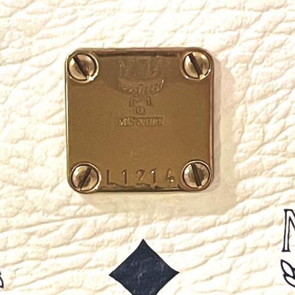 Vintage MCM Visetos Navy and White 2–Way Boston Bag - Picture 14 of 14